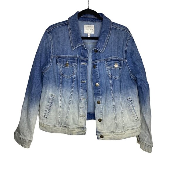 Torrid Jacket Size 2 2X 18/20 Jean Jacket Buttons Pockets Women's Denim Dip Dye - Picture 1 of 6